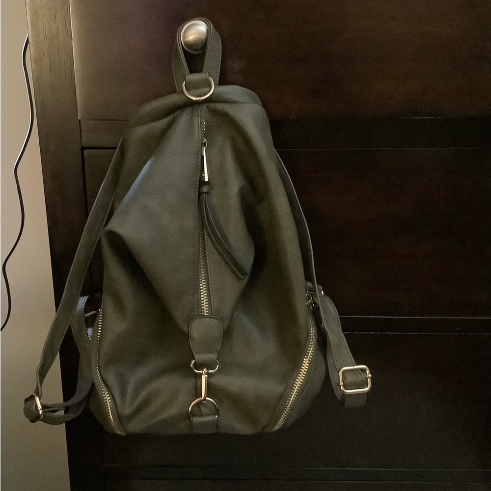 Backpack - Picture 3 of 4
